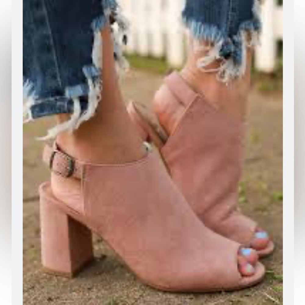 Chinese laundry pink suede-like chunky peep toe sandals size 8